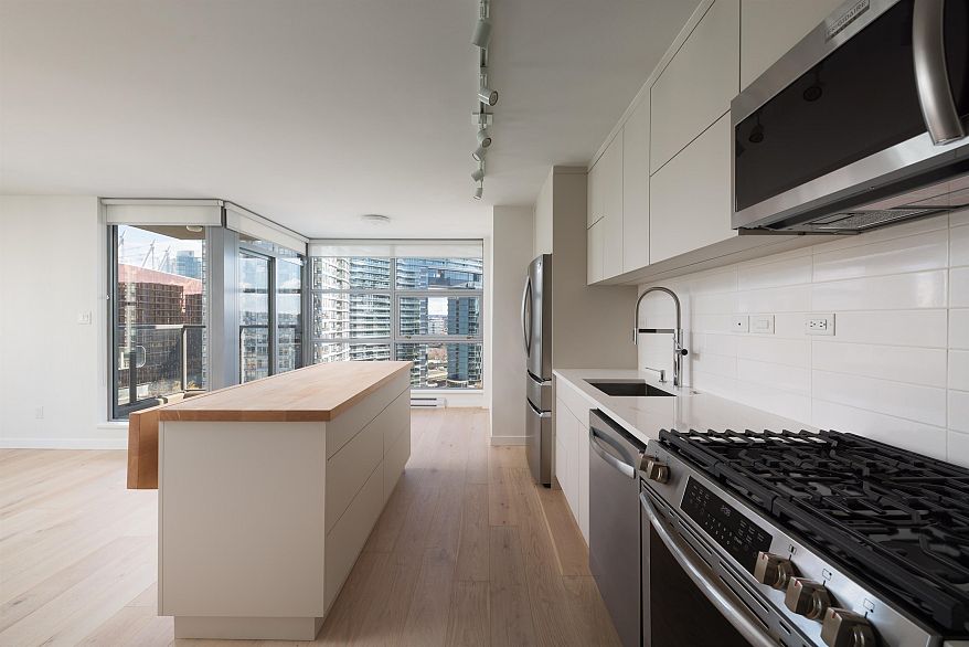 1403 989 Beatty Street