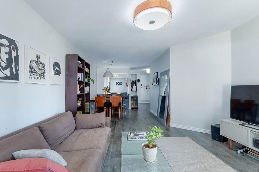 102 3981 Fraser Street