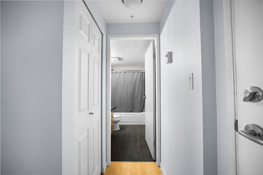 702 1008 Cambie Street