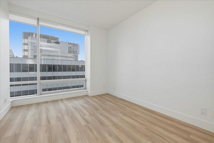 2206 1111 Alberni Street