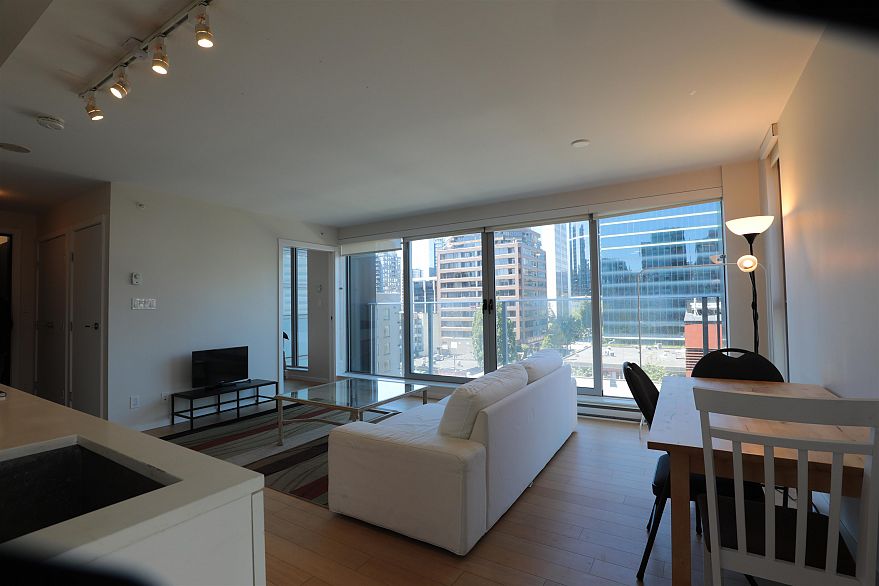 908 999 Seymour Street