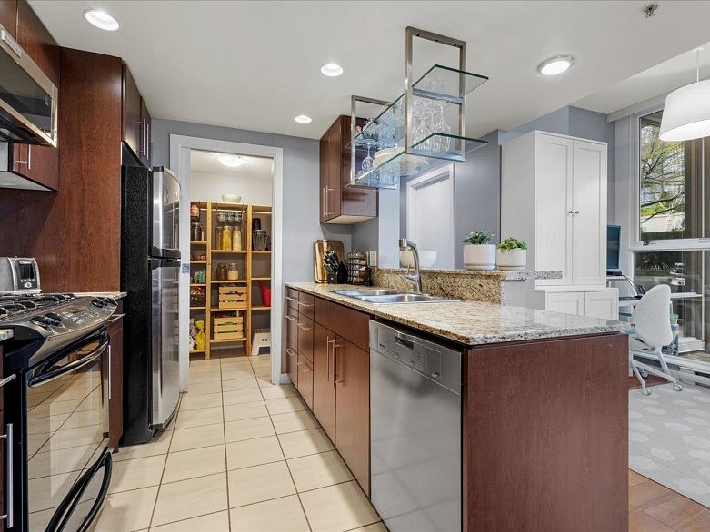 101 550 Pacific Street