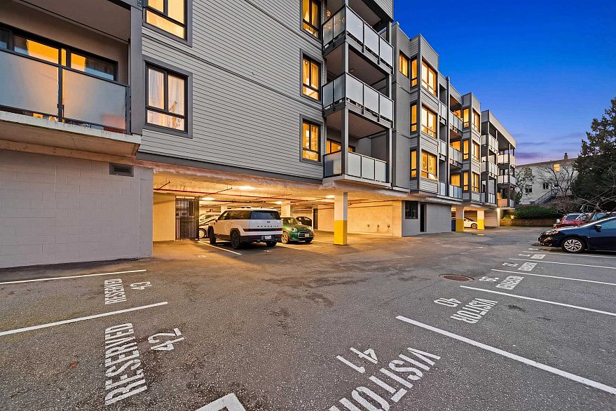 207 3663 W 16 Avenue