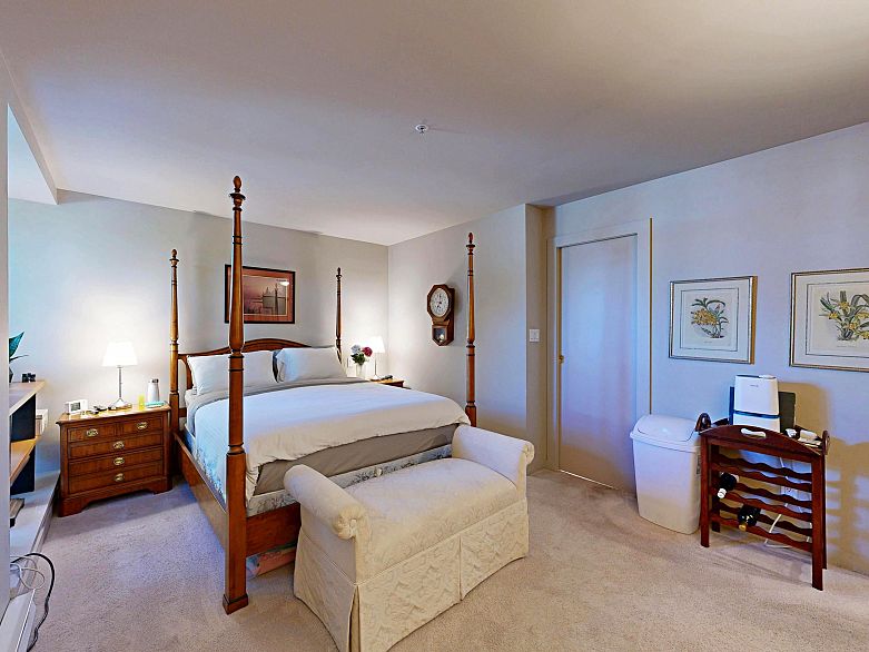 301 1888 Alberni Street