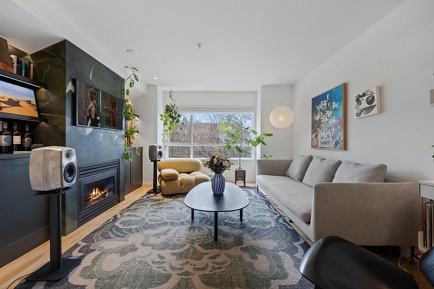 303 2688 Watson Street