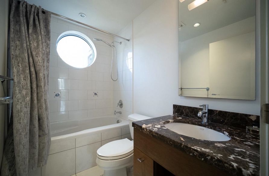 806 1005 Beach Avenue