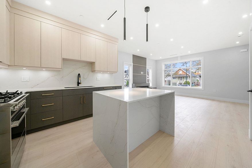 1 3274 E 44th Avenue