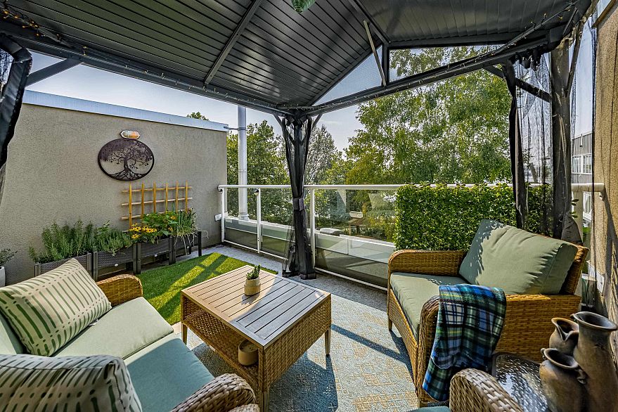 2162 E Kent Avenue South