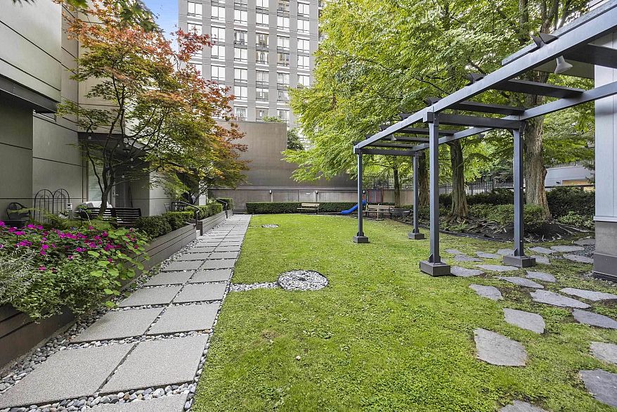 307 1001 Homer Street