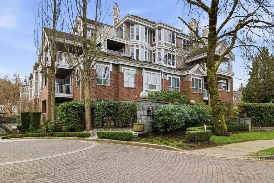 207 5760 Hampton Place