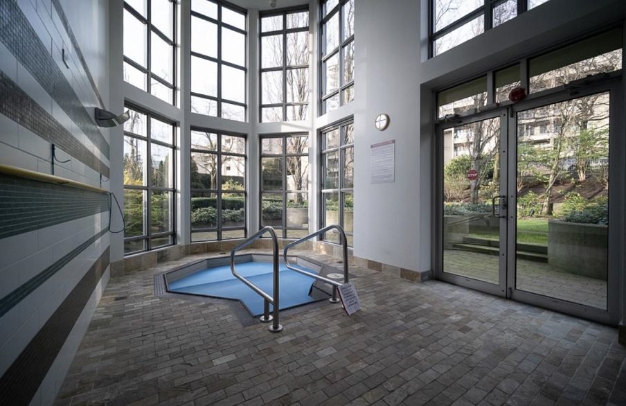 806 1005 Beach Avenue