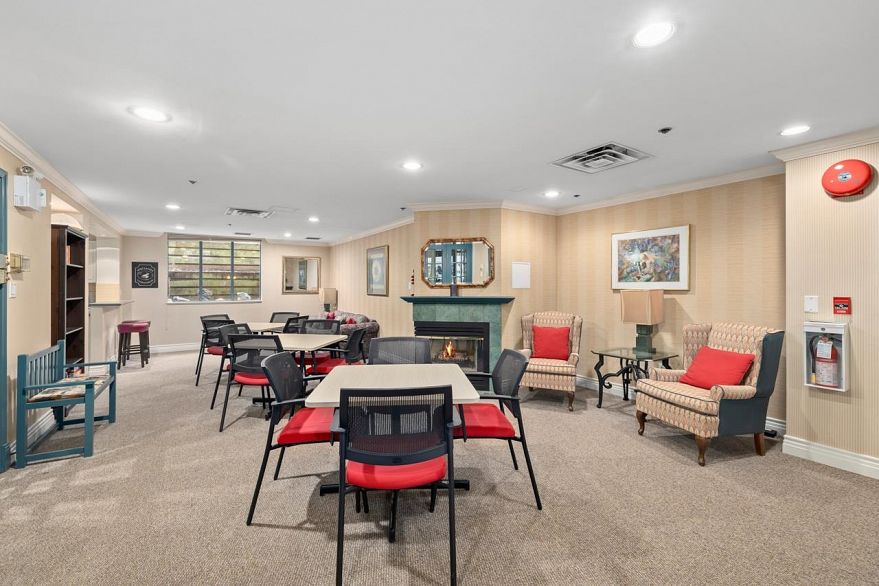 207 5760 Hampton Place