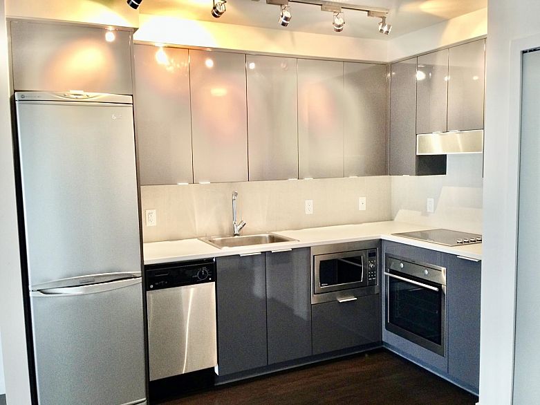 717 161 W Georgia Street