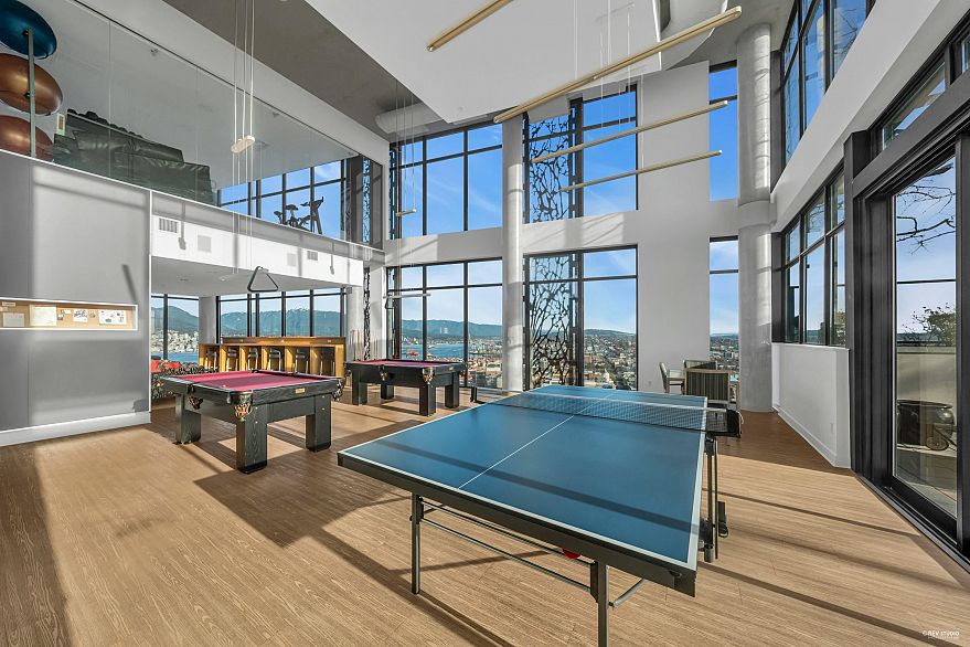 2702 108 W Cordova Street