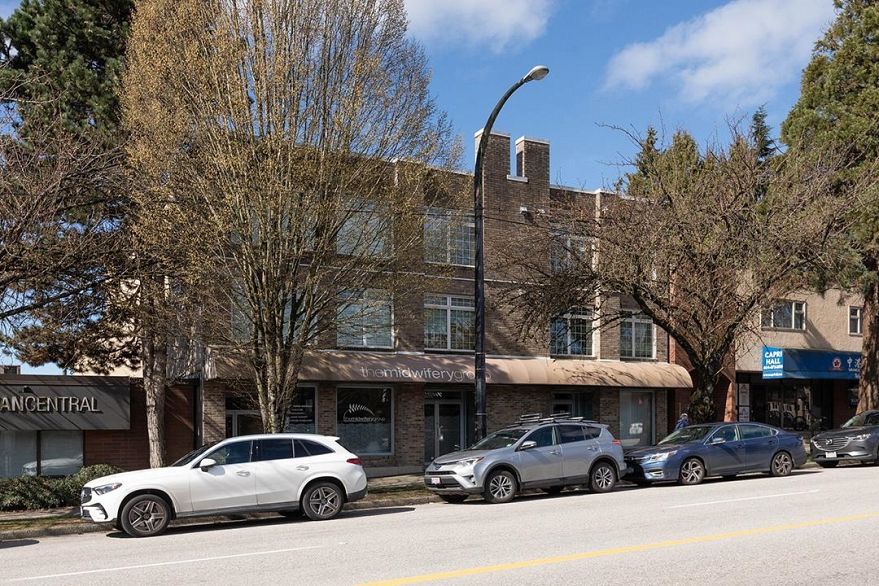 102 3981 Fraser Street