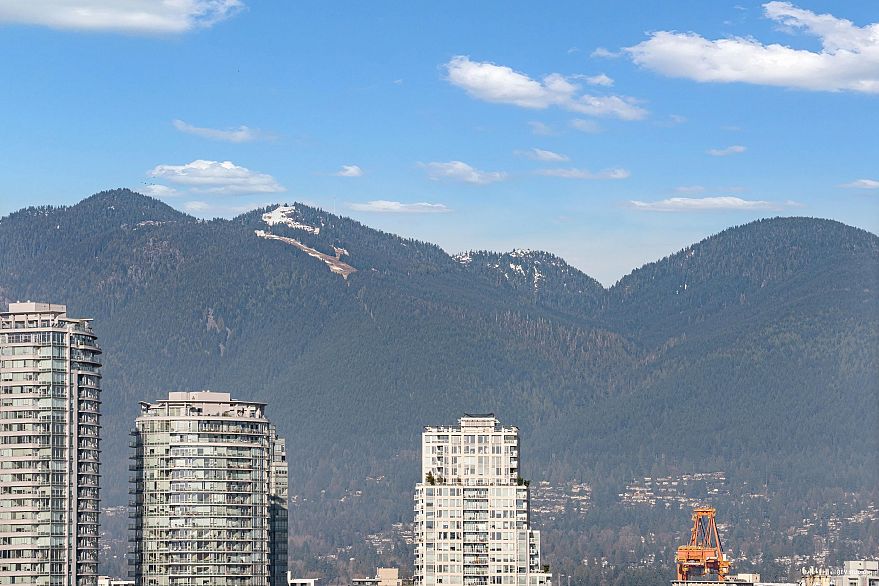 909 1708 Columbia Street