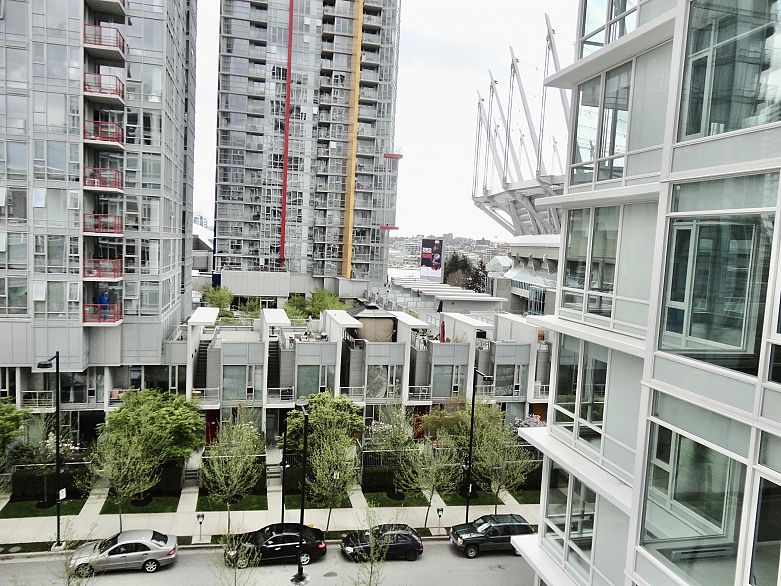 717 161 W Georgia Street