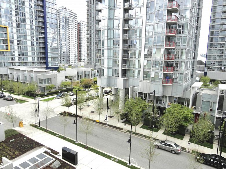 717 161 W Georgia Street