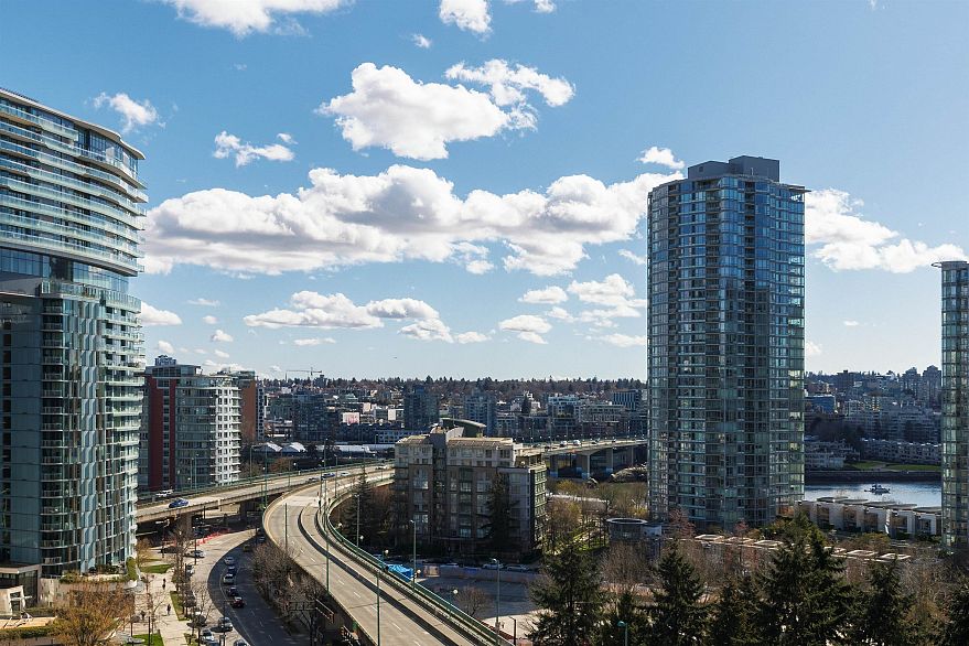 1403 989 Beatty Street