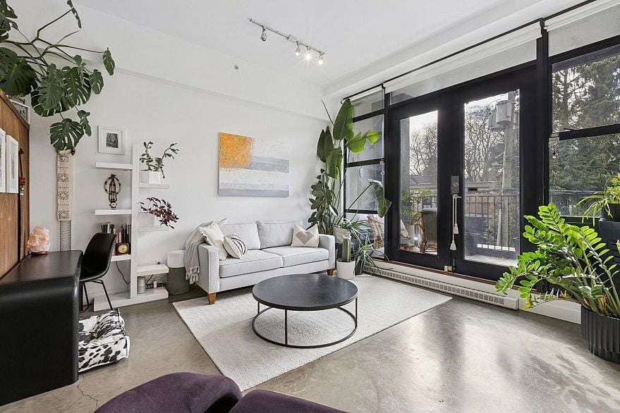 10 2156 W 12th Avenue