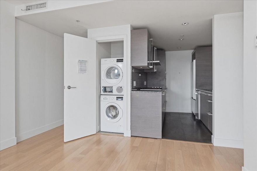 2206 1111 Alberni Street