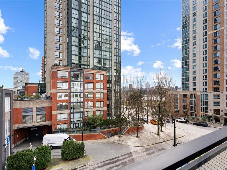 301 1275 Hamilton Street