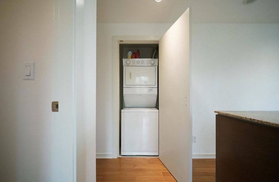 806 1005 Beach Avenue