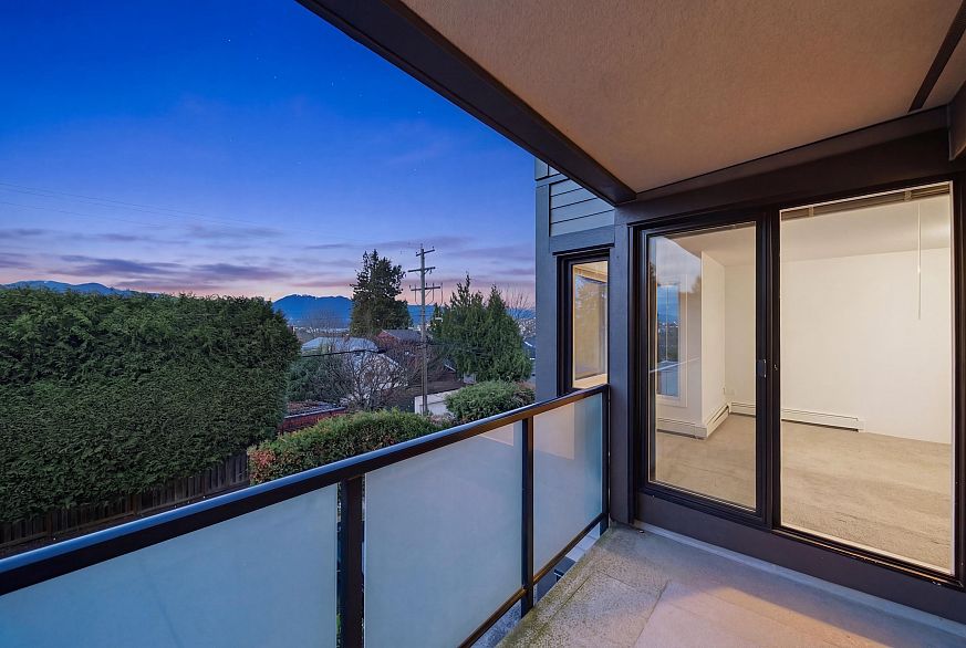 207 3663 W 16 Avenue