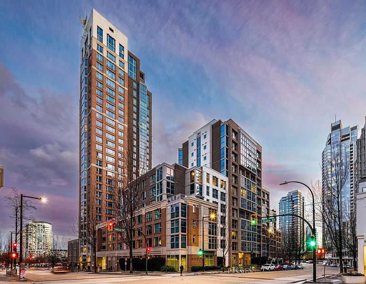 806 1318 Homer Street