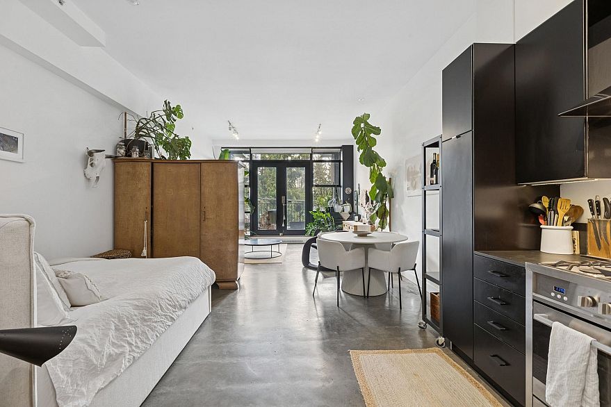 10 2156 W 12th Avenue