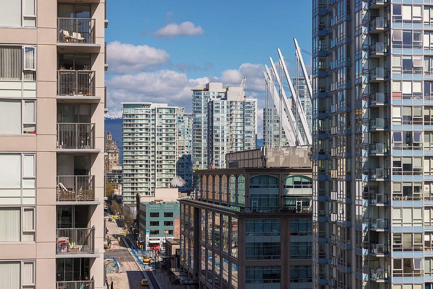 1403 989 Beatty Street