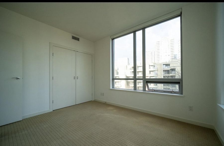 806 1005 Beach Avenue