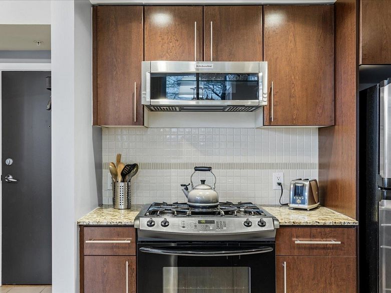 101 550 Pacific Street