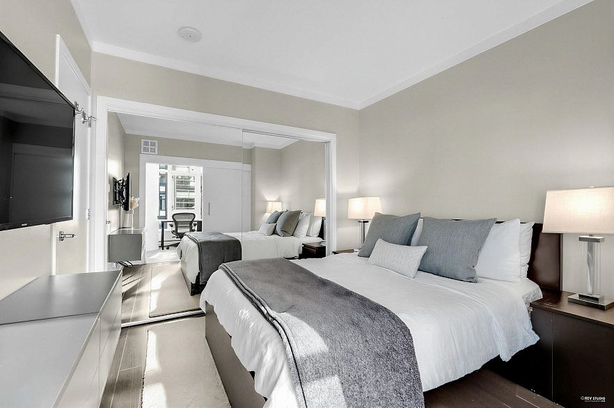 909 1708 Columbia Street