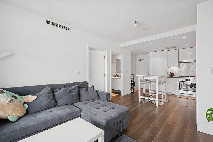 506 8121 Chester Street