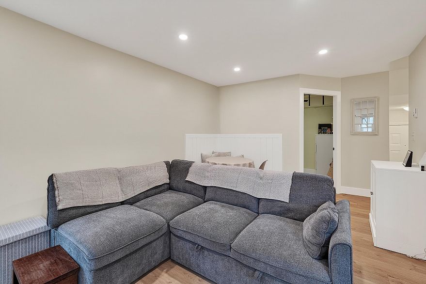 202 1280 Nicola Street