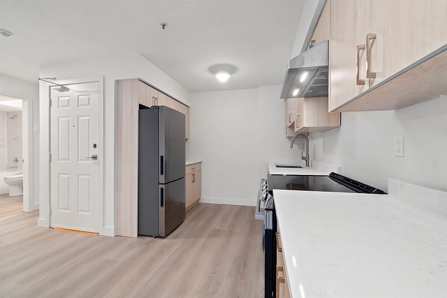 308 2928 Commercial Drive