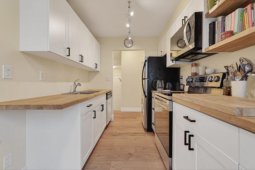 202 1280 Nicola Street