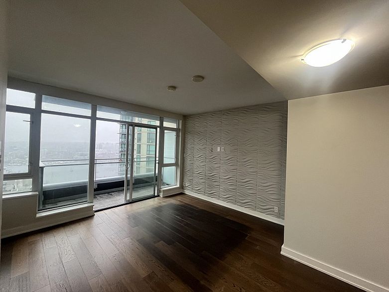 2806 1372 Seymour Street