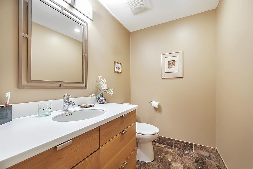 302 2015 Beach Avenue