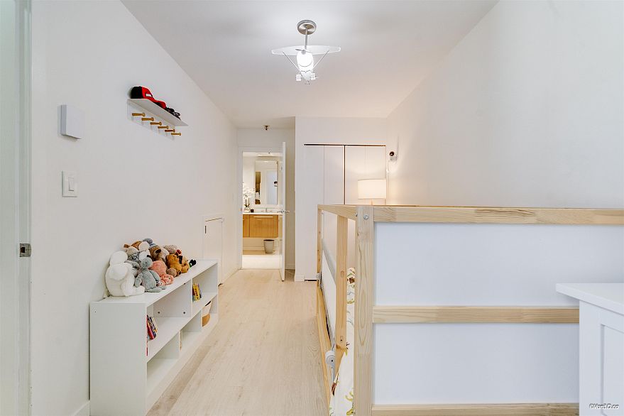 F7 1100 W 6th Avenue