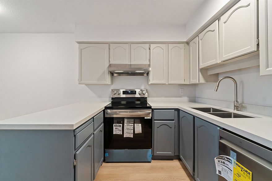 303 2928 Commercial Drive