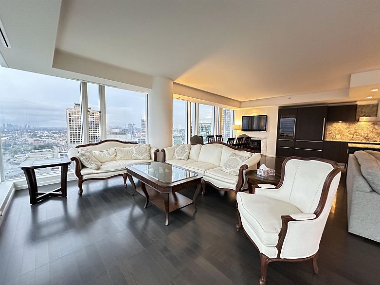 3301 1011 W Cordova Street