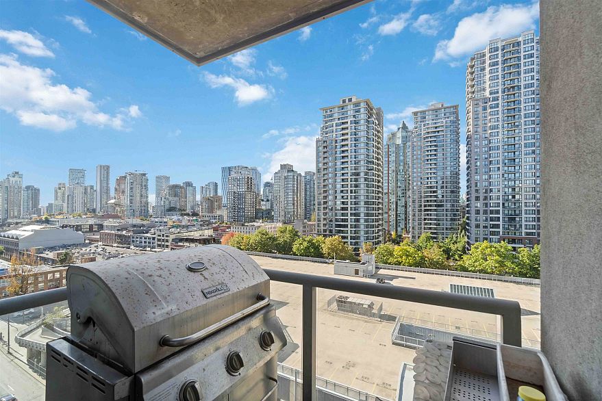 1303 930 Cambie Street