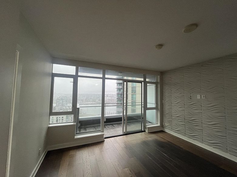 2806 1372 Seymour Street