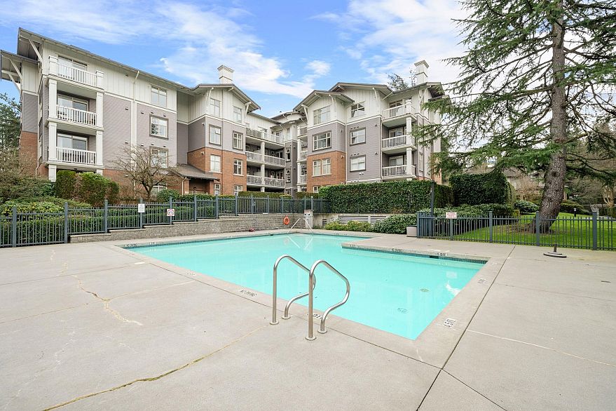 218 2083 W 33 Avenue