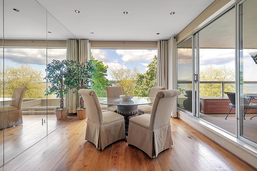 302 2015 Beach Avenue