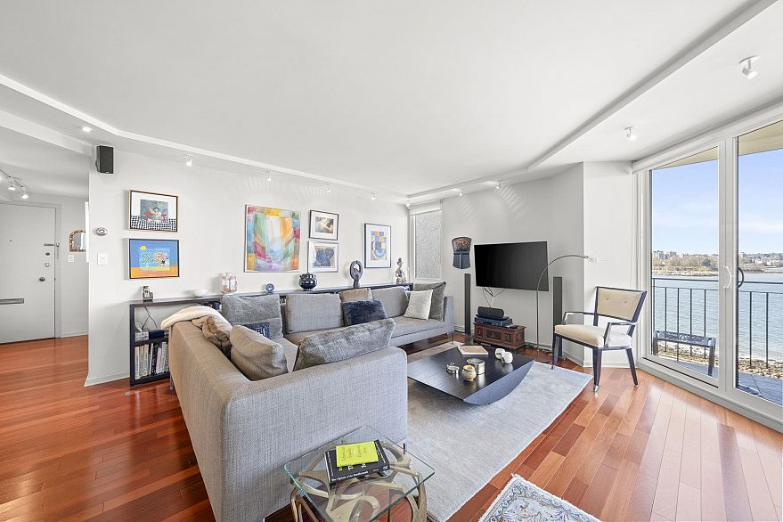 402 1575 Beach Avenue