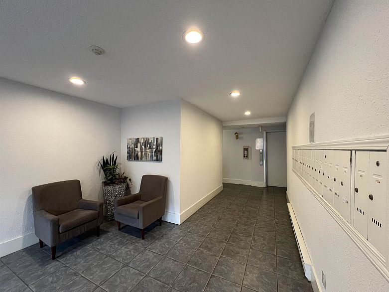 206 674 W 17th Avenue