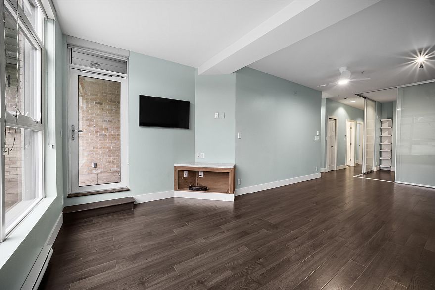 208 2250 Commercial Drive